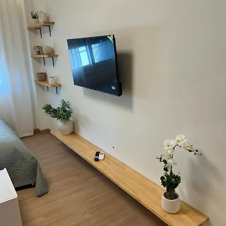 Metro Garden דירה *