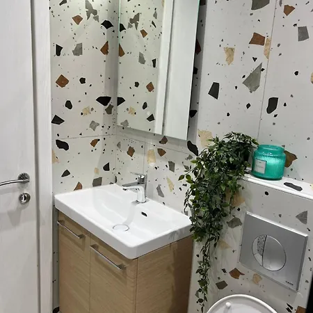 Metro Garden דירה