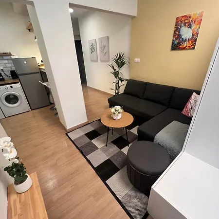 Apartment Metro Garden